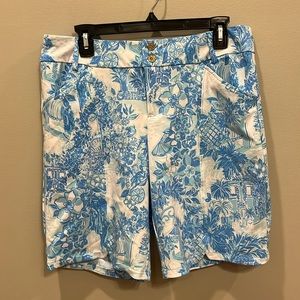 Excellent Condition Lilly Pulitzer Bettina Luxletic White Blue 9” shorts size 12